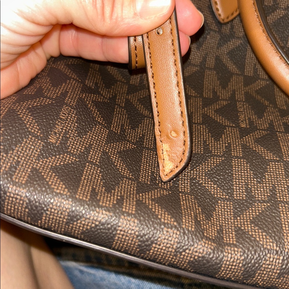 Michael Kors Shelia Medium Logo Satchel - Picture 2 of 11